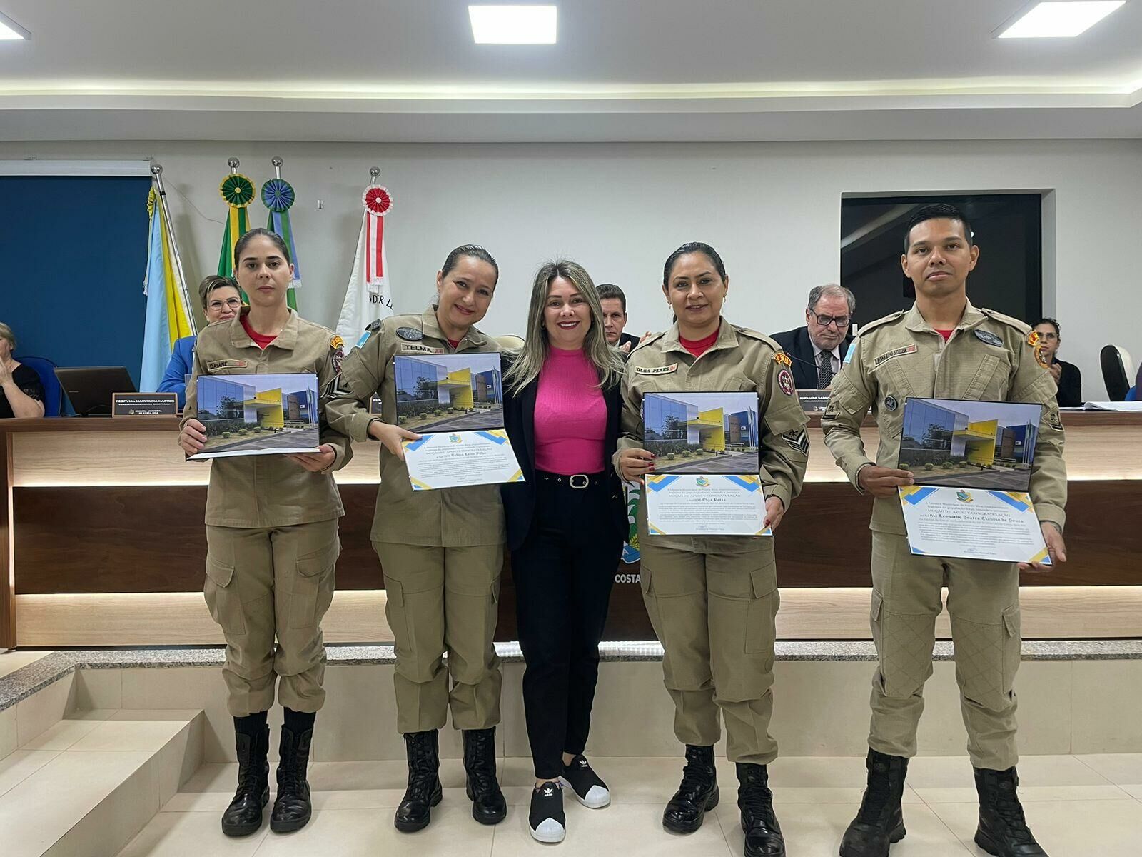Imagem de compartilhamento para o artigo Equipe dos Bombeiros que salvou refém é homenageada na Câmara de Costa RIca da MS Todo dia